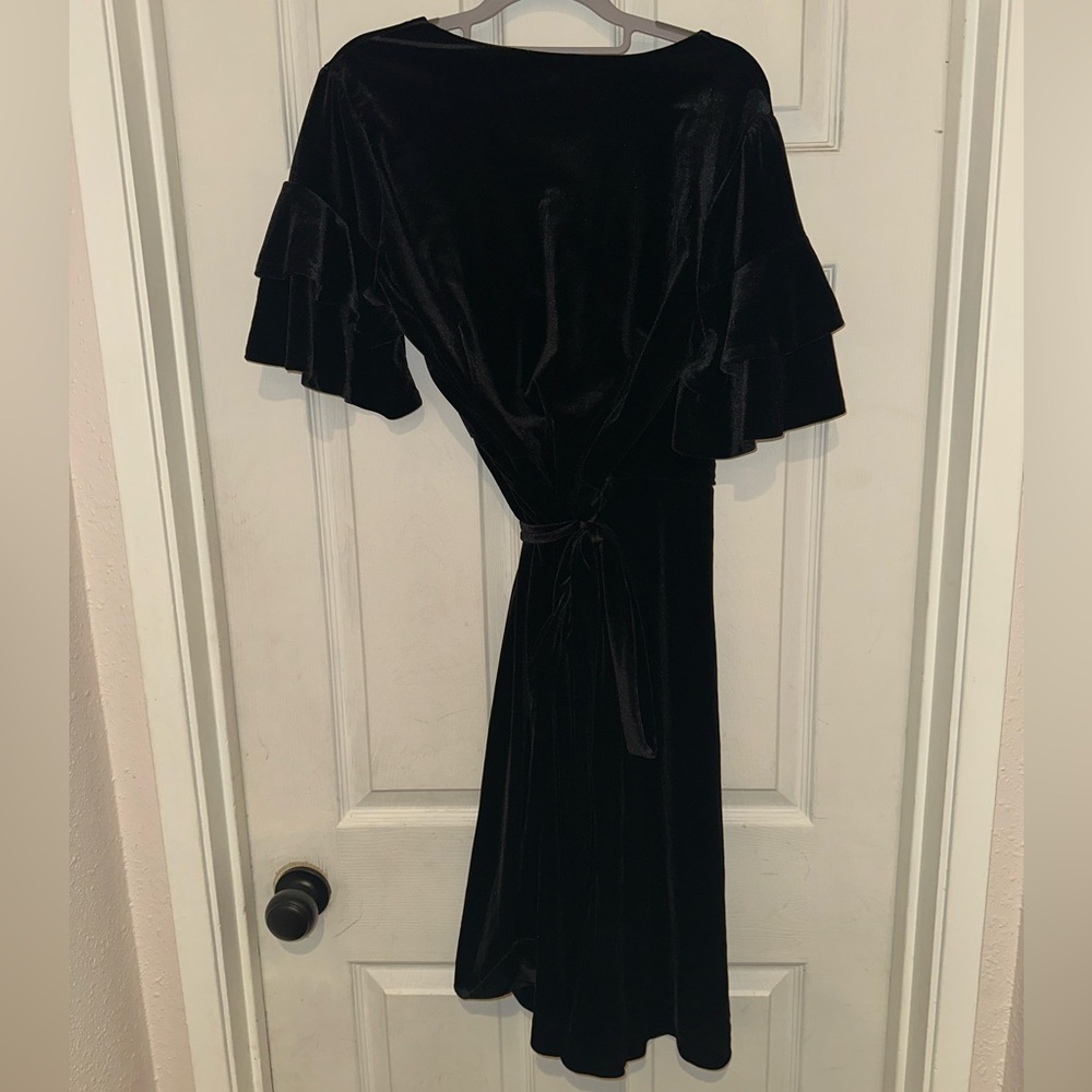Maison Jules Black Velvet Wrap Dress Size L - Picture 2 of 4
